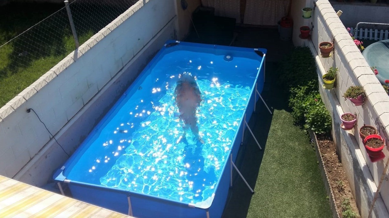 ¿Puedo instalar una piscina desmontable en la terraza de mi casa?